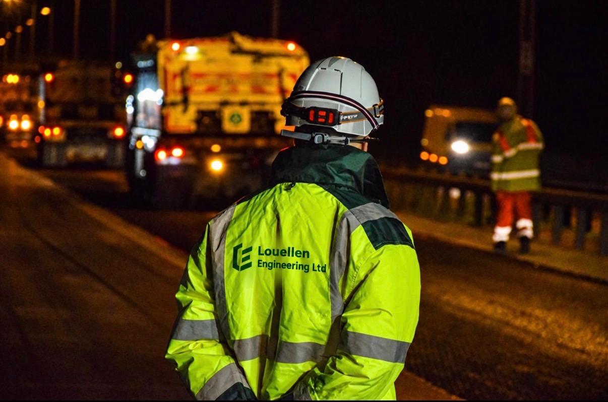 Louellen Engineering operative on a night-time highways project